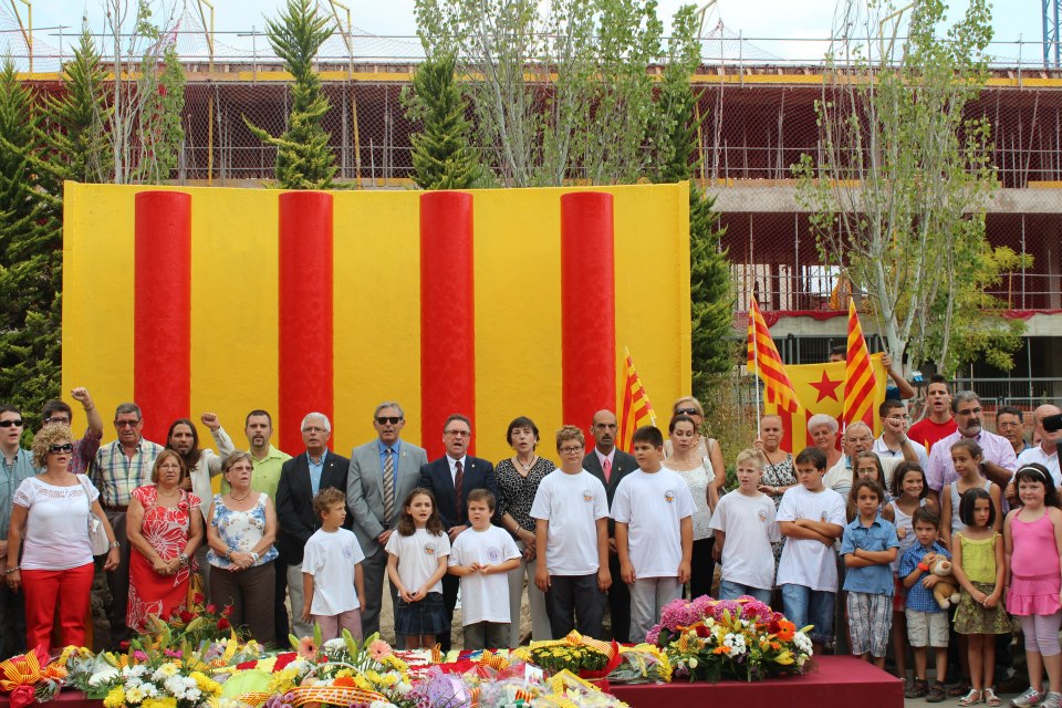 Sant Andreu de la Barca es prepara per la celebració de la Diada.
