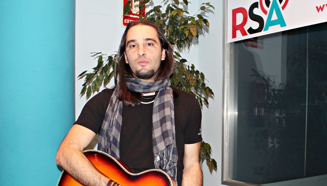 El cantautor Fabio Canu al programa Via directa