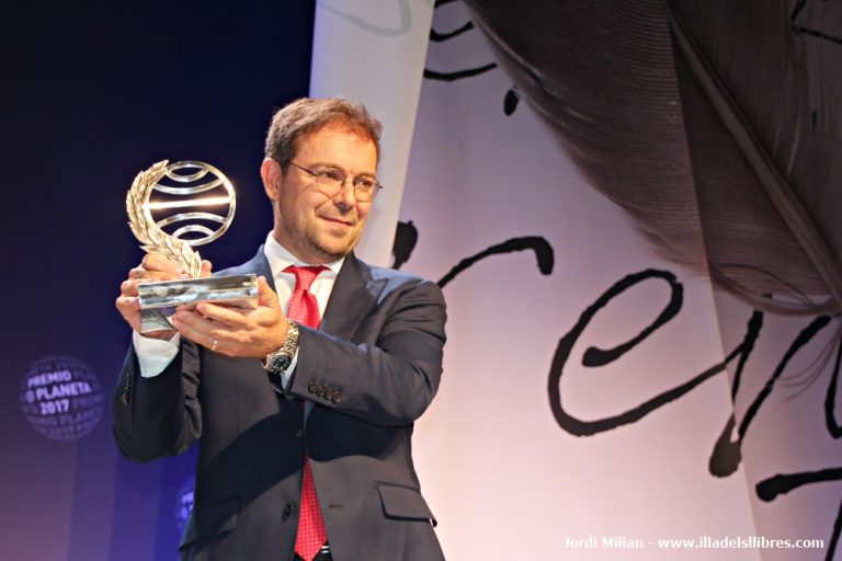 Llibres: Javier Sierra guanya el premio Planeta amb ‘El fuego invisible’