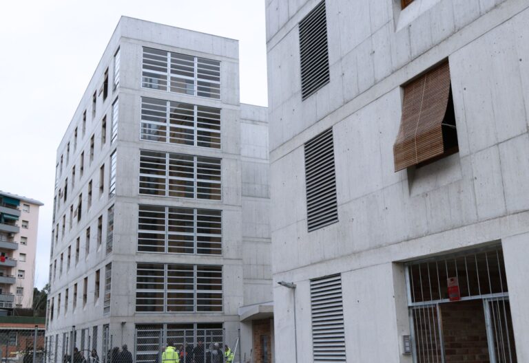 Recta final de les obres dels pisos de l’IMPSOL situats al carrer Josep Pla