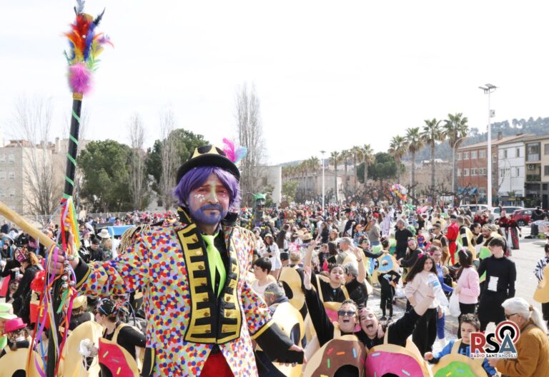 Multitudinària rua de carnaval a Sant Andreu de la Barca