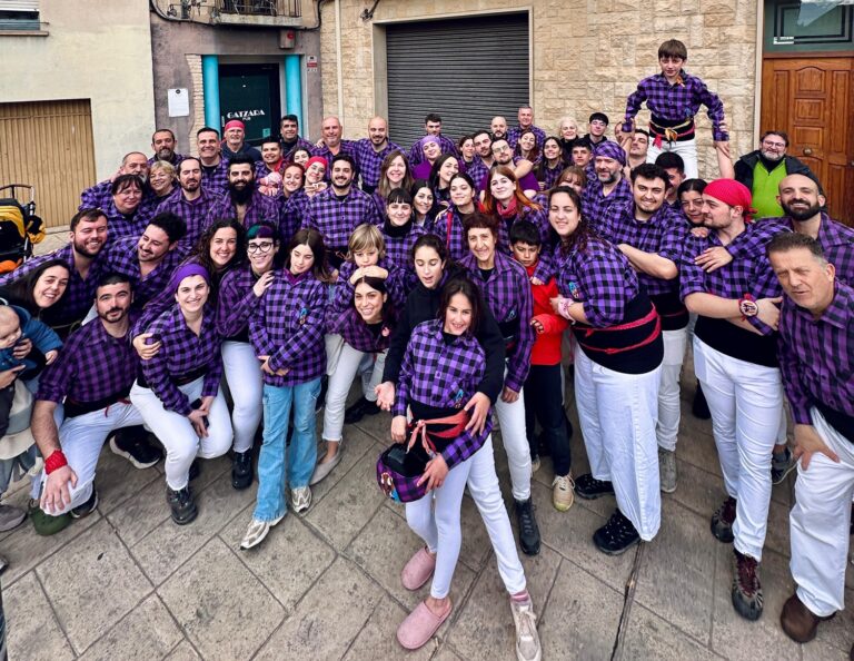 Els Castellers de l’Adroc celebren la primera diada castellera de la temporada