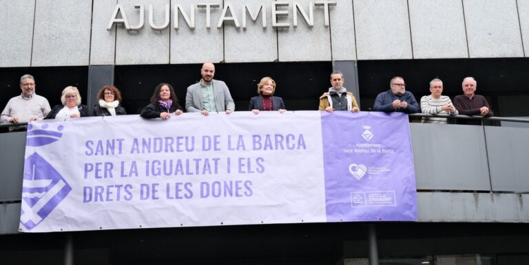 Penjada Institucional de la Pancarta al Balcó de l’Ajuntament de Sant Andreu de la Barca