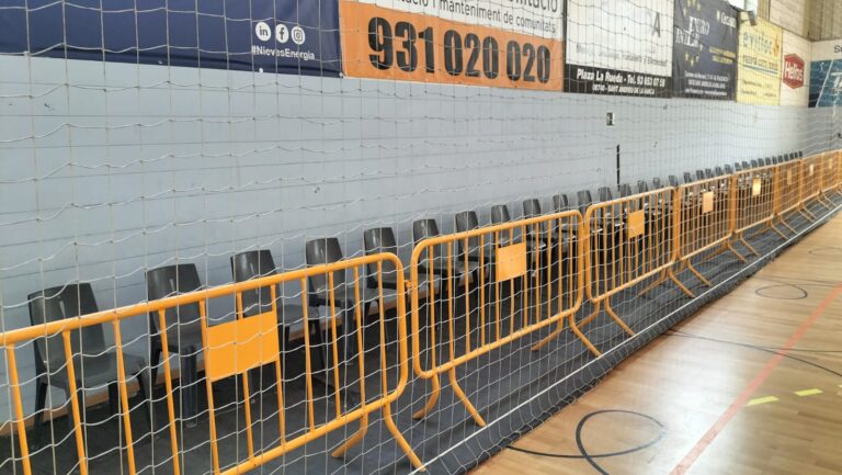 El pavelló de l’11 acull de forma provisional un espai familiar per acollir públic durant els partits