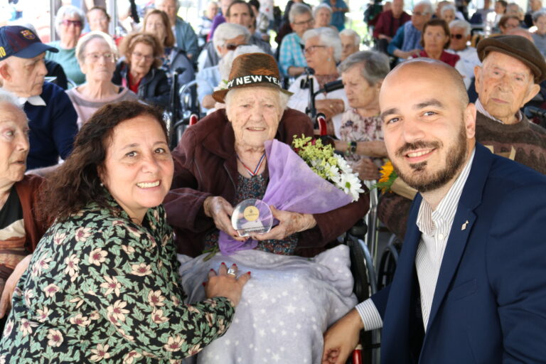 Cinc veïns centenaris reben el nou reconeixement de l’Ajuntament de Sant Andreu de la Barca